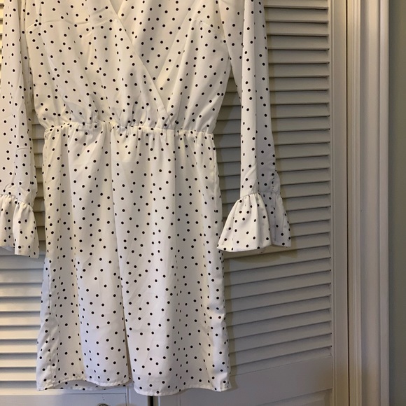 White with black polkadots. Long flowing sleeves - Picture 2 of 4